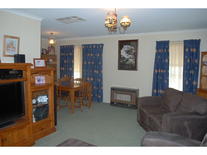 11 Sturt Road, Valley View SA 5093