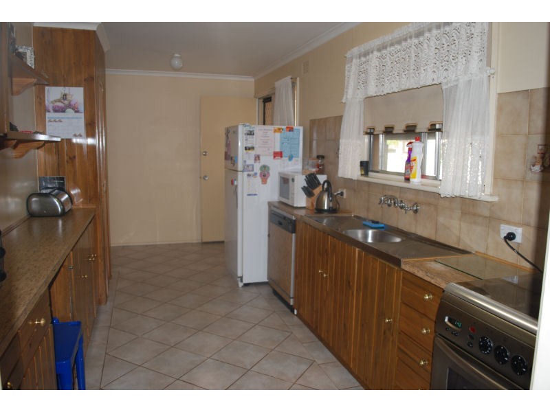 11 Sturt Road, Valley View SA 5093