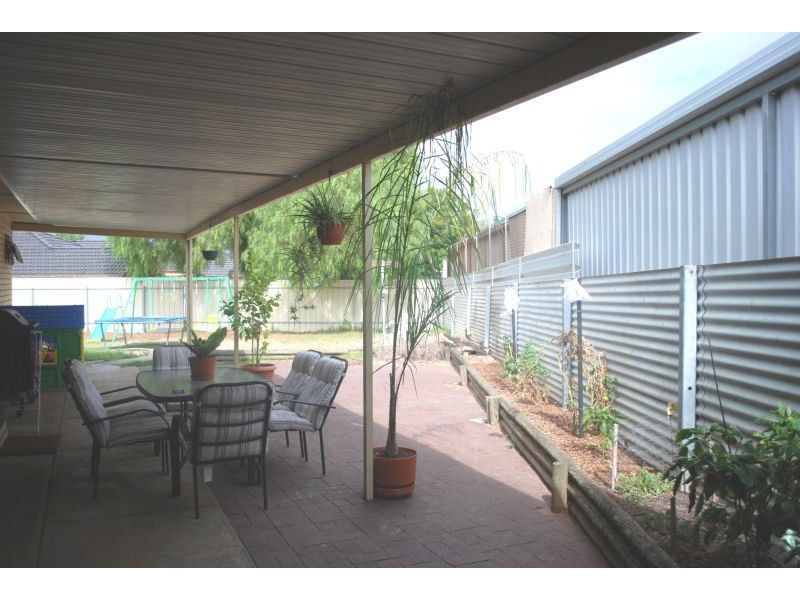 11 Sturt Road, Valley View SA 5093