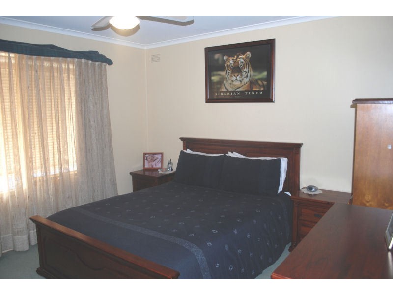 11 Sturt Road, Valley View SA 5093