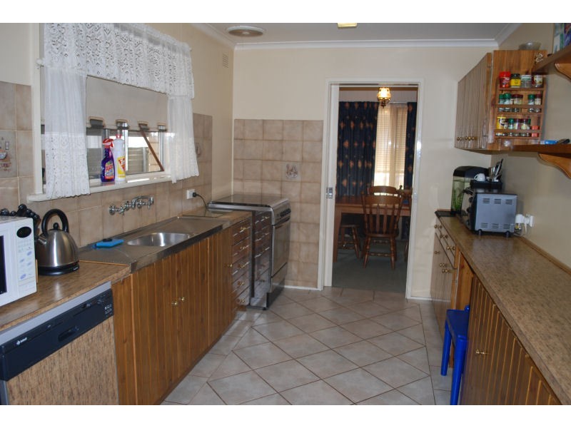 11 Sturt Road, Valley View SA 5093