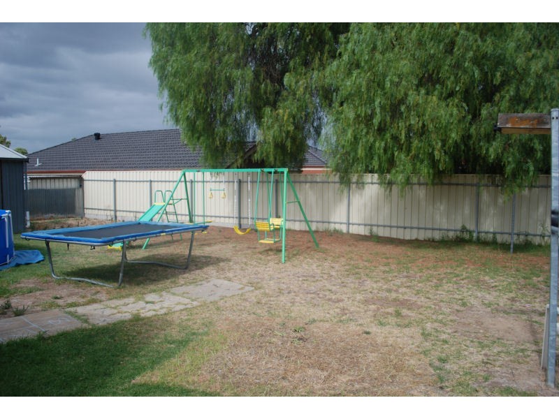 11 Sturt Road, Valley View SA 5093