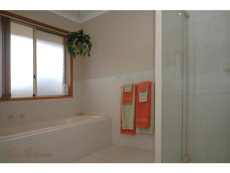 8 Shackleton Court, Greenwith SA 5125