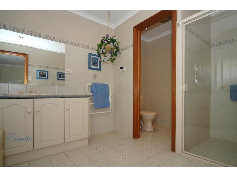 8 Shackleton Court, Greenwith SA 5125