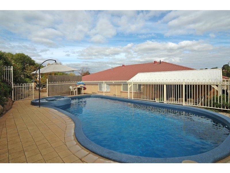8 Shackleton Court, Greenwith SA 5125