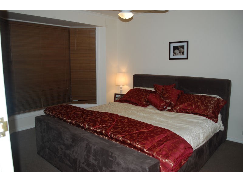 33 Morris Drive, Valley View SA 5093