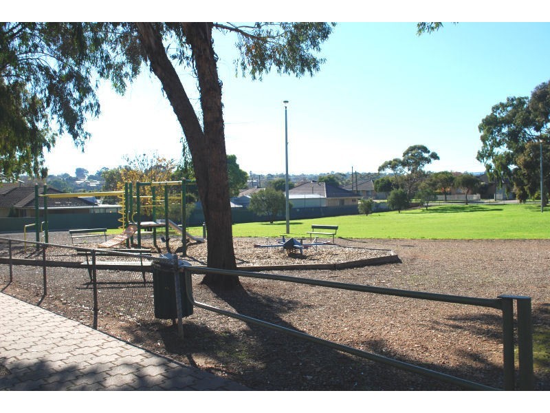 7 Geoffrey Avenue, Valley View SA 5093