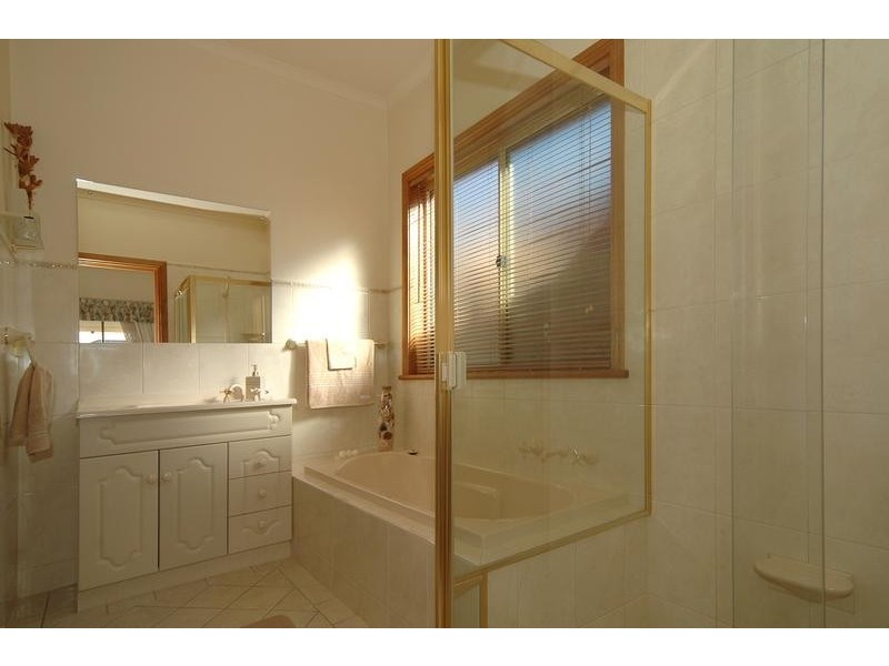 4 Blue Wren Circuit, Mawson Lakes SA 5095