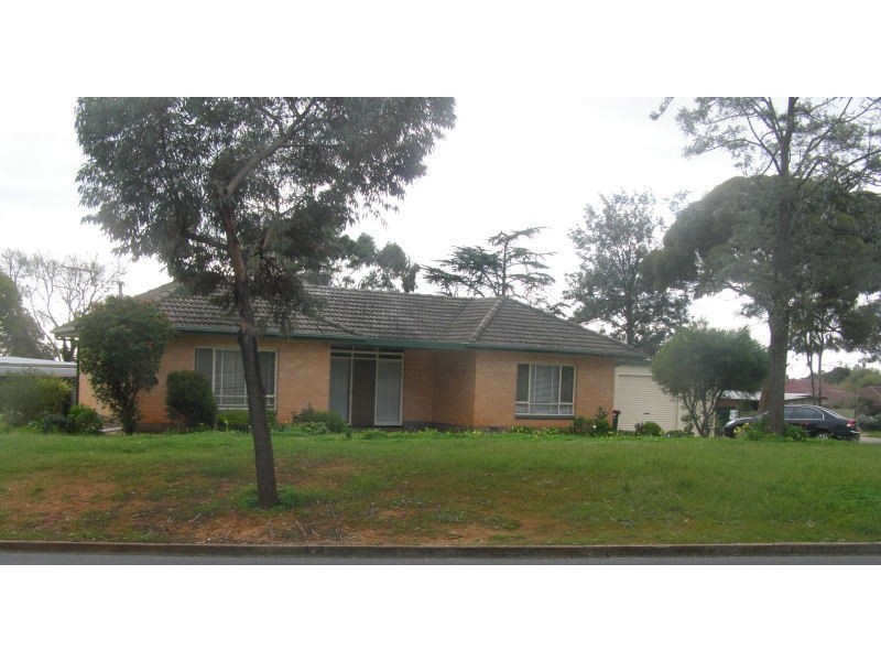 8 Julie Road, Para Hills SA 5096