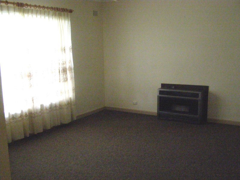 8 Julie Road, Para Hills SA 5096