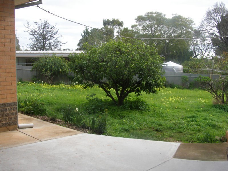 8 Julie Road, Para Hills SA 5096