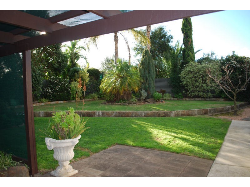 20 Sturt Road, Valley View SA 5093