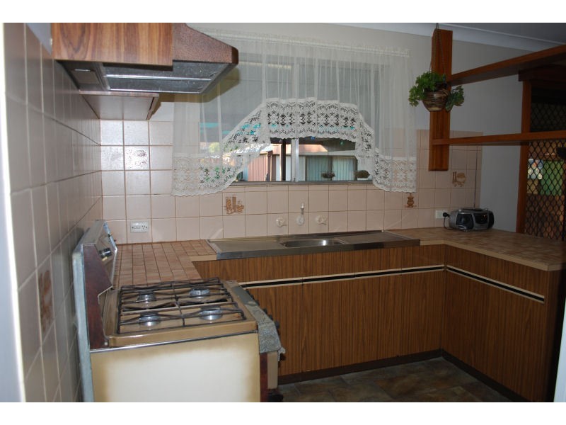 14 Sturt Road, Valley View SA 5093