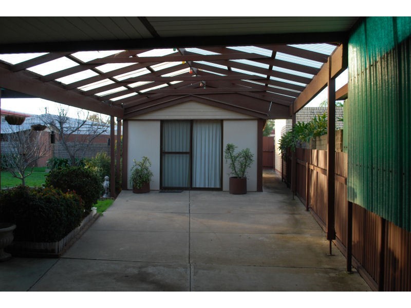 14 Sturt Road, Valley View SA 5093