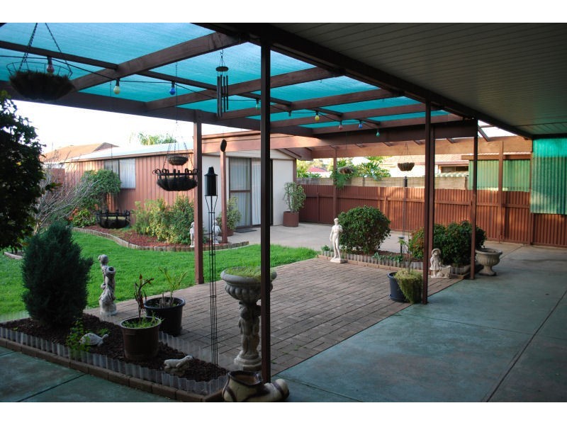 14 Sturt Road, Valley View SA 5093