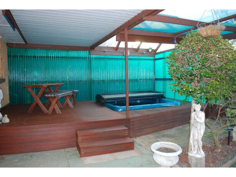 14 Sturt Road, Valley View SA 5093