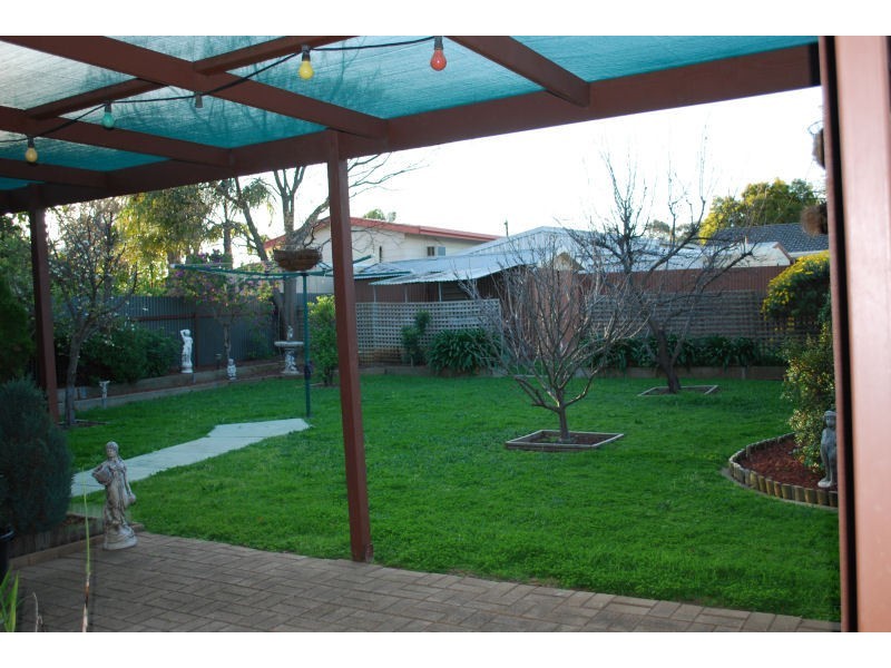 14 Sturt Road, Valley View SA 5093