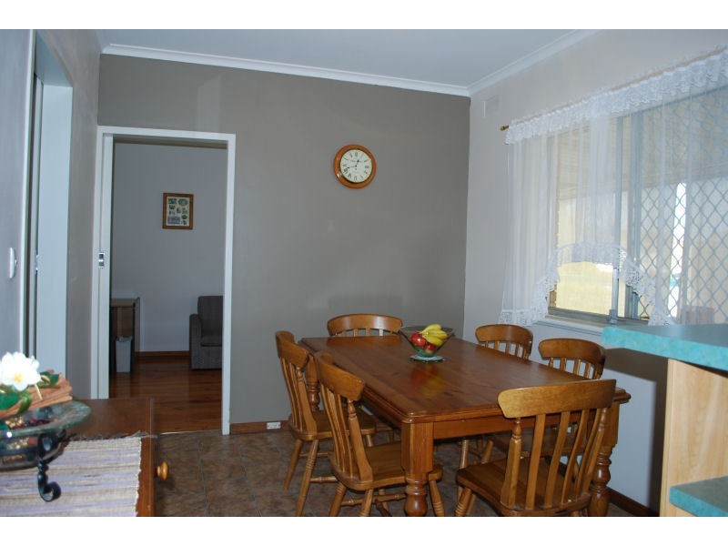 6 Doncaster Avenue, Valley View SA 5093