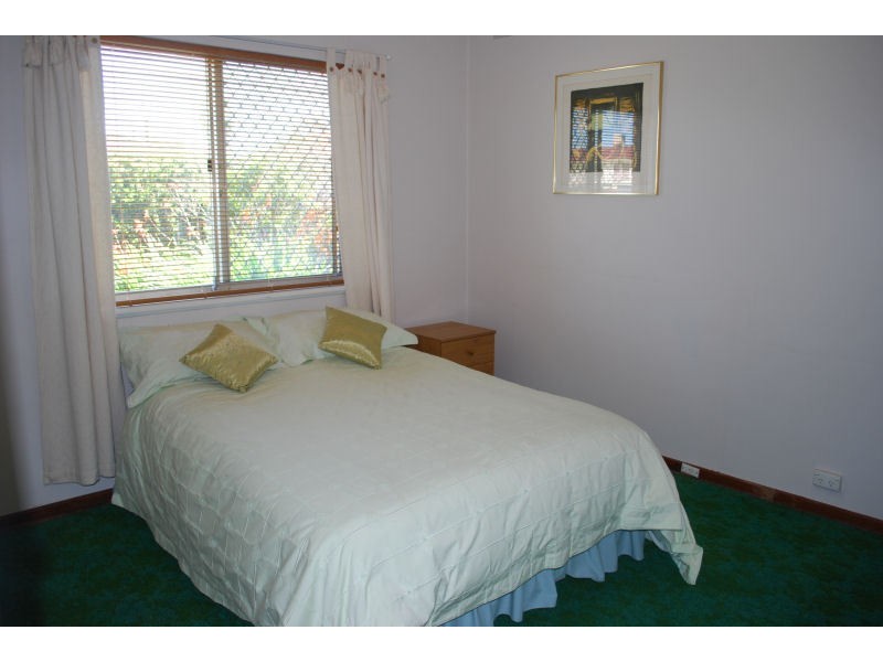 6 Doncaster Avenue, Valley View SA 5093