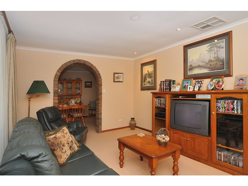 10 Baudin Avenue, Fairview Park SA 5126