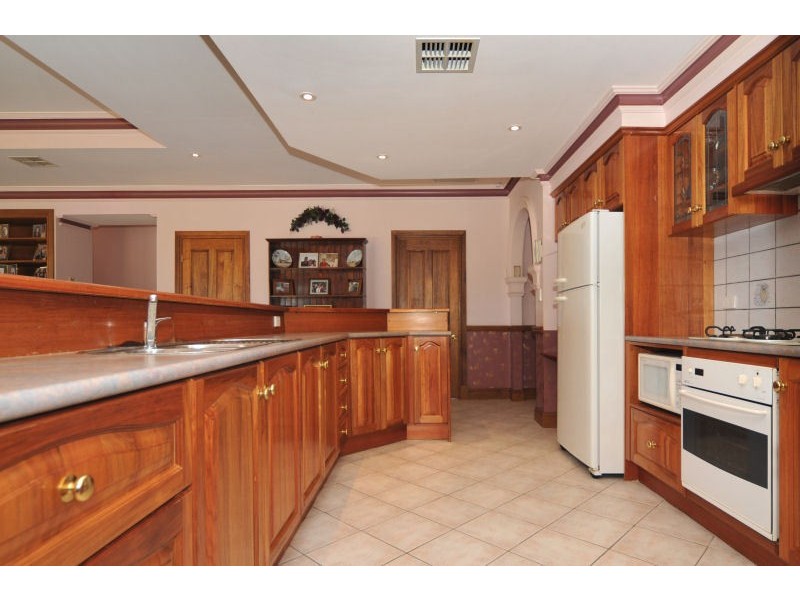 10 Swansea Circuit, Gulfview Heights SA 5096