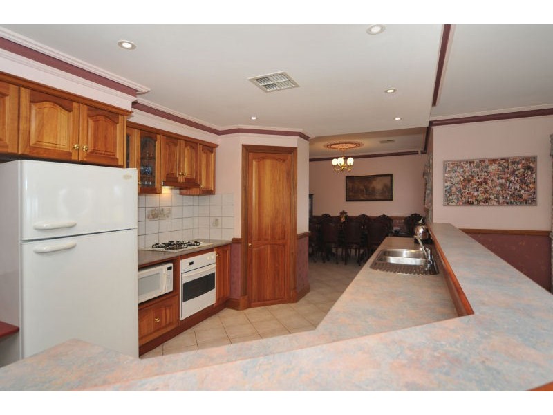 10 Swansea Circuit, Gulfview Heights SA 5096