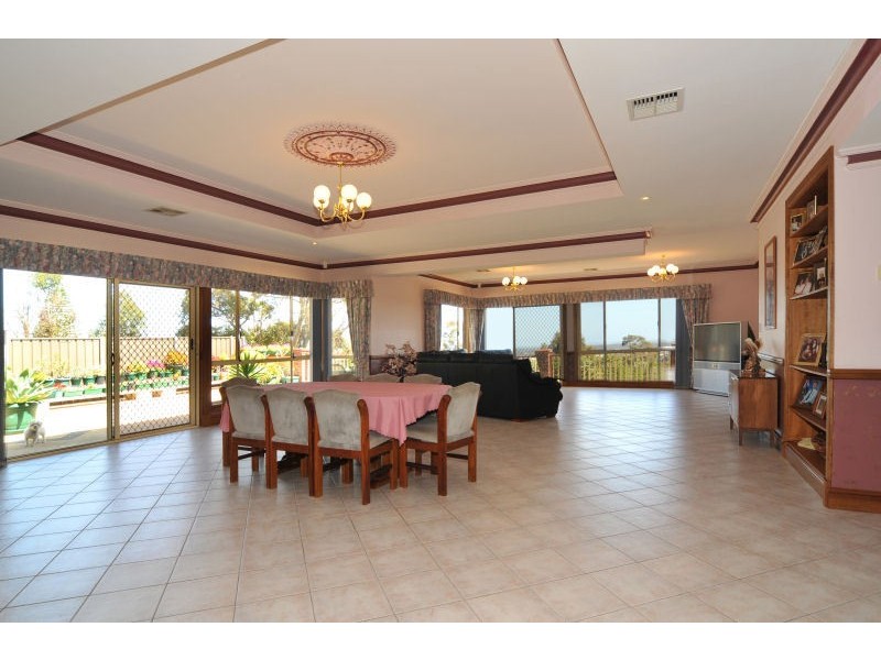 10 Swansea Circuit, Gulfview Heights SA 5096