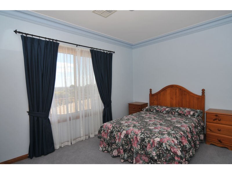 10 Swansea Circuit, Gulfview Heights SA 5096