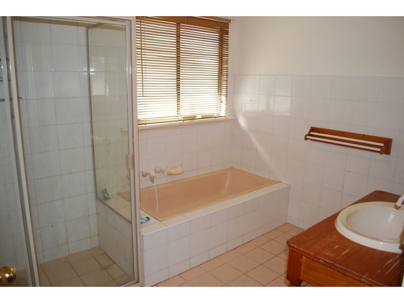 24 Wandana Avenue, Gilles Plains SA 5086