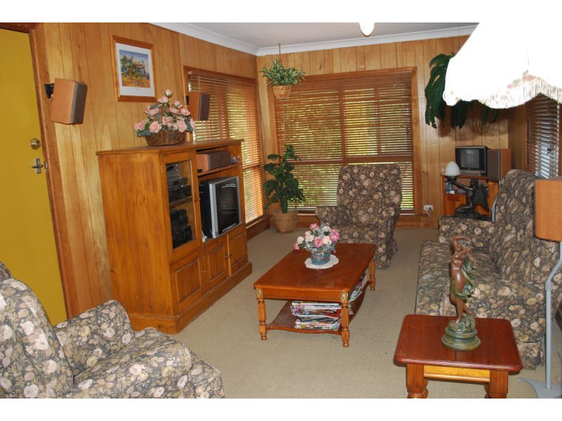 11 Flinders Drive, Valley View SA 5093