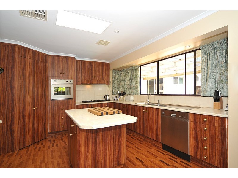 8 Heysen Avenue, Hope Valley SA 5090