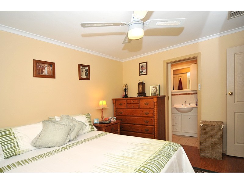 8 Heysen Avenue, Hope Valley SA 5090