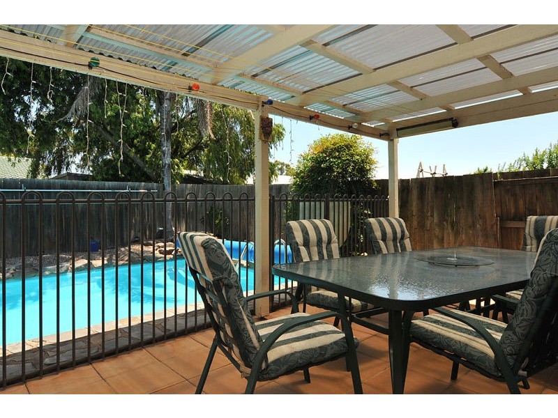 8 Heysen Avenue, Hope Valley SA 5090