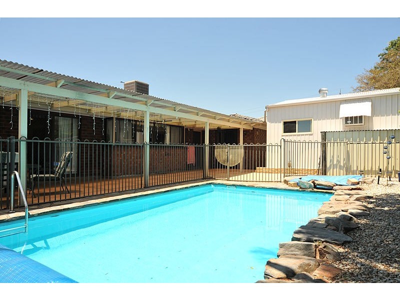 8 Heysen Avenue, Hope Valley SA 5090