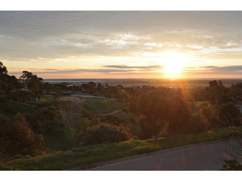 48 Kara Crescent, Gulfview Heights SA 5096