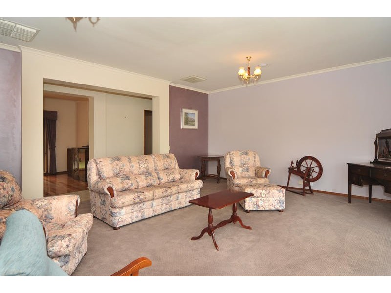 48 Kara Crescent, Gulfview Heights SA 5096