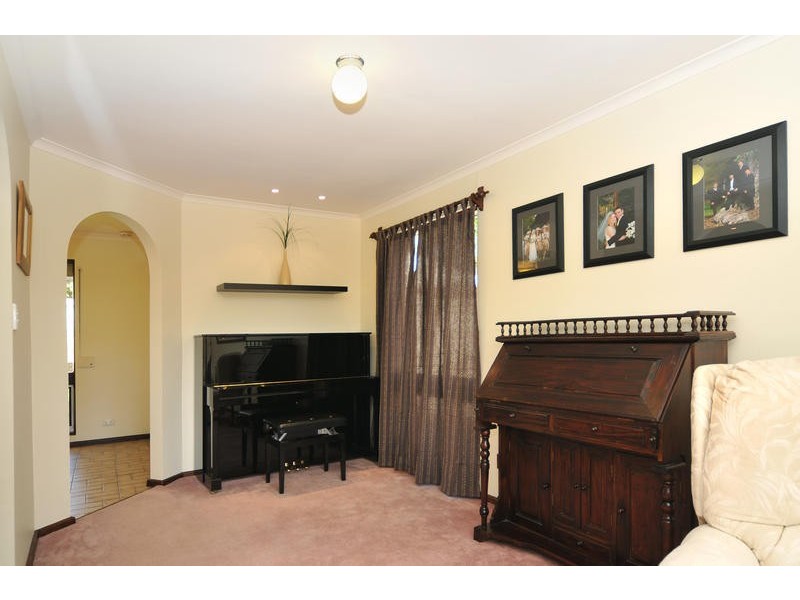 5 Louise Court, Para Hills SA 5096