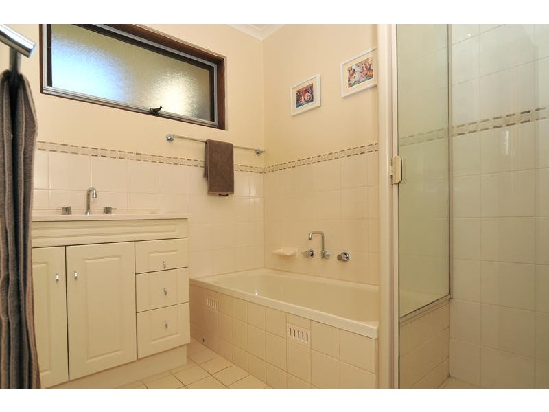 5 Louise Court, Para Hills SA 5096