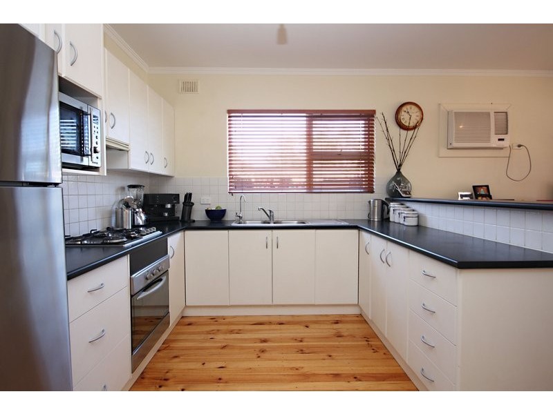 10 Moore Crescent, Campbelltown SA 5074