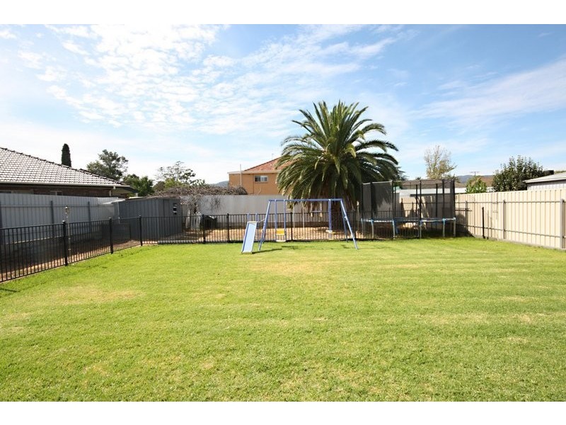 10 Moore Crescent, Campbelltown SA 5074