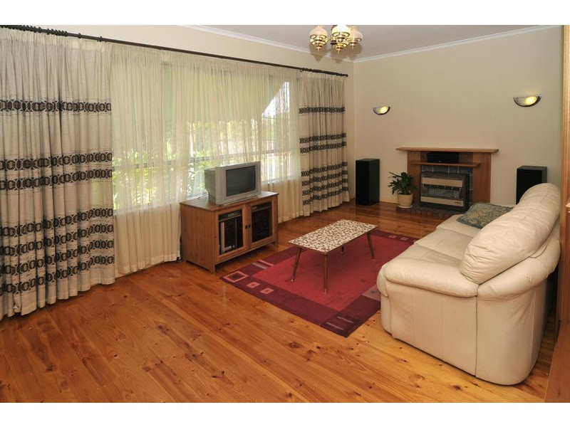 8 Whittaker Drive, Modbury SA 5092