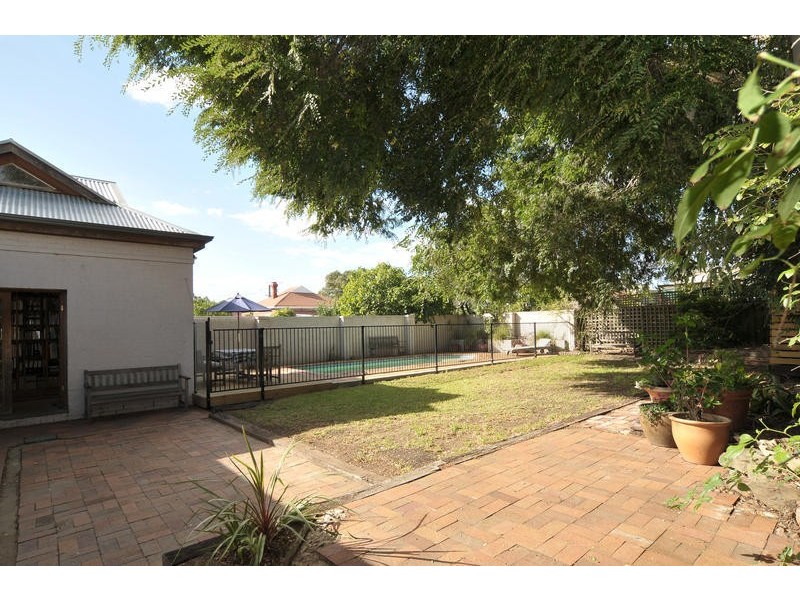 2 Gurrs Road, Kensington Park SA 5068