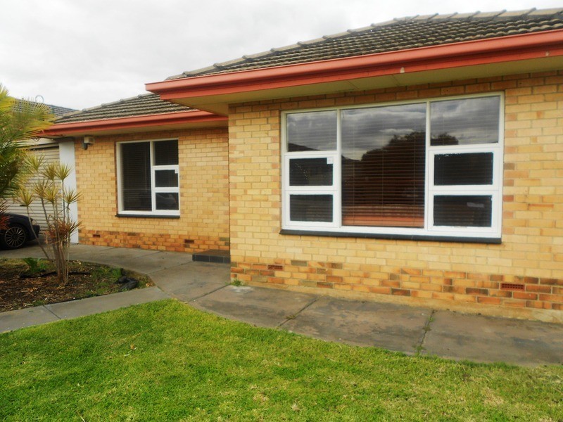 10 Moore Crescent, Campbelltown SA 5074