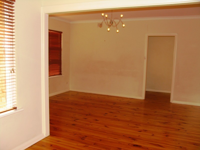 10 Moore Crescent, Campbelltown SA 5074