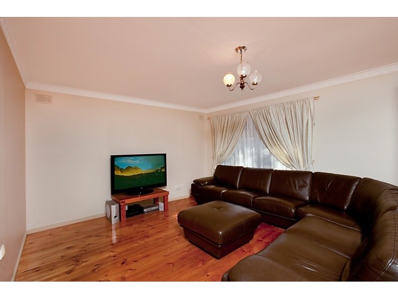 11 Maurine Terrace, Para Vista SA 5093