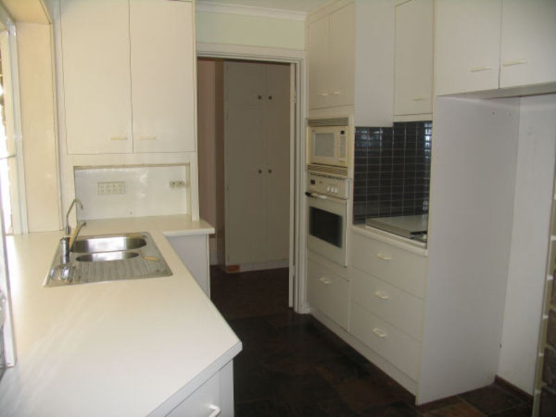 10 Korong Street, Hope Valley SA 5090