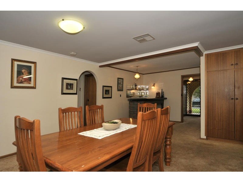 14 Robertson Crescent, Redwood Park SA 5097