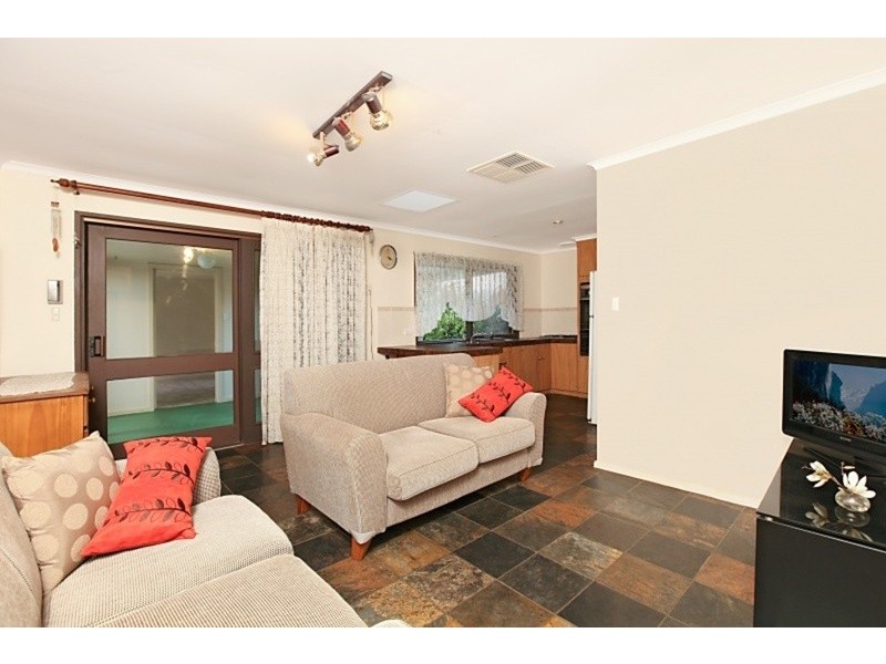 9 Nanette Road, Valley View SA 5093