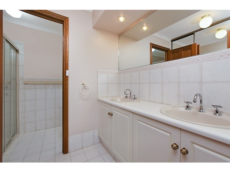 5 Laburnum Drive, Greenwith SA 5125