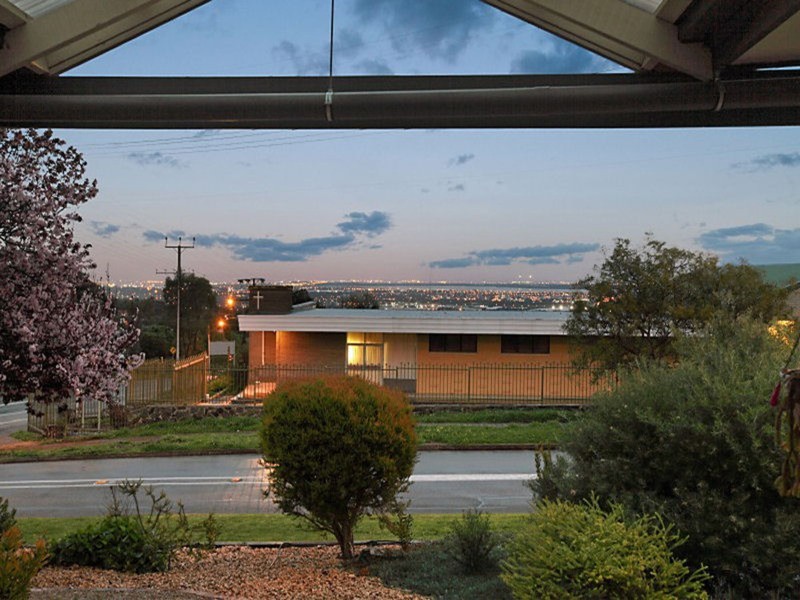 3 McGowan Road, Para Hills SA 5096